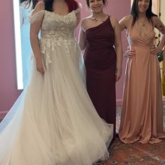 Wedding Dress - Picture 3 of 3